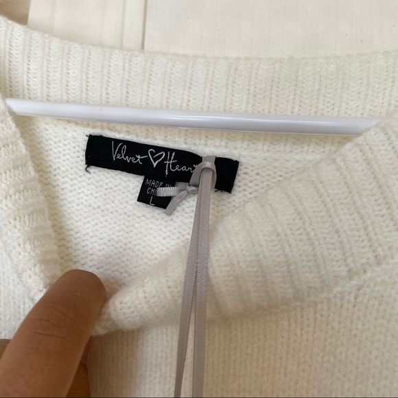 (NWT) Velvet and Heart white sweater - Picture 5 of 9
